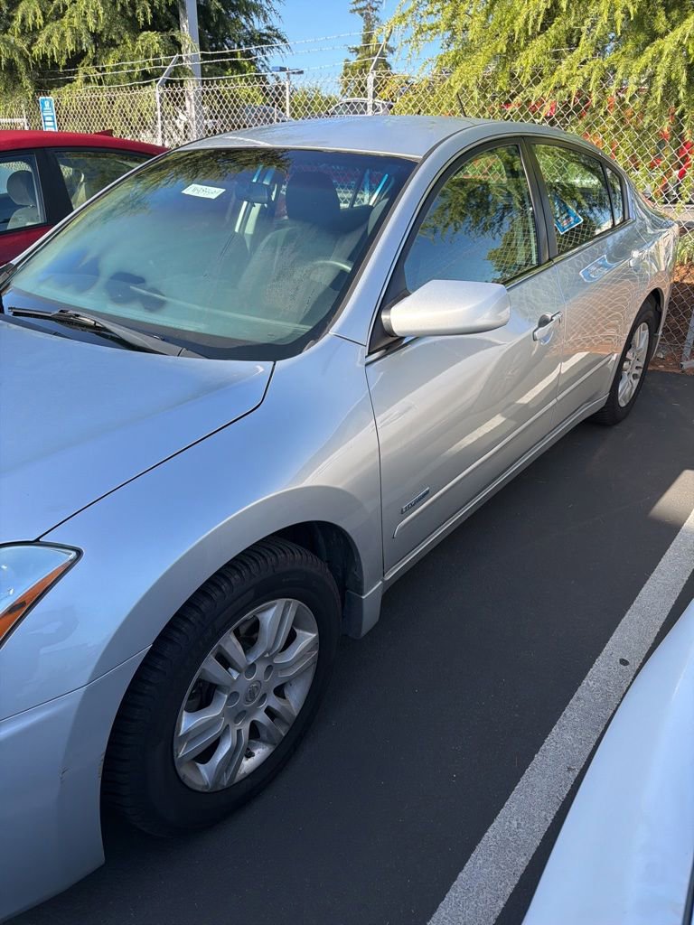 Used 2010 Nissan Altima Hybrid Sedan FWD image 2