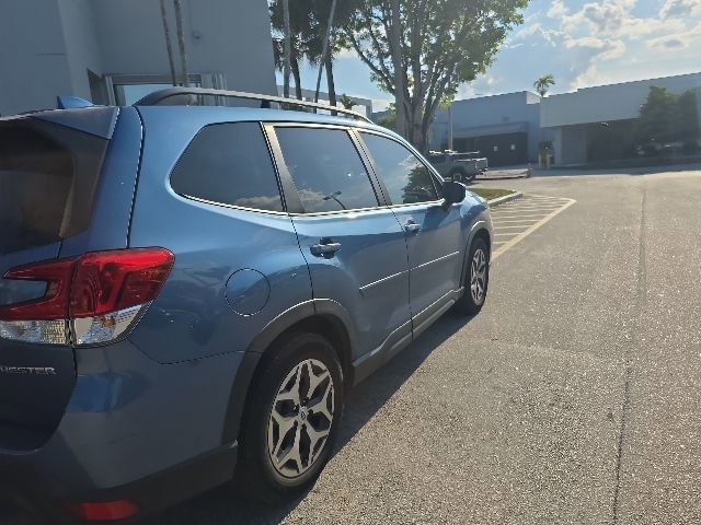 Used 2020 Subaru Forester Premium AWD/4WD image 3