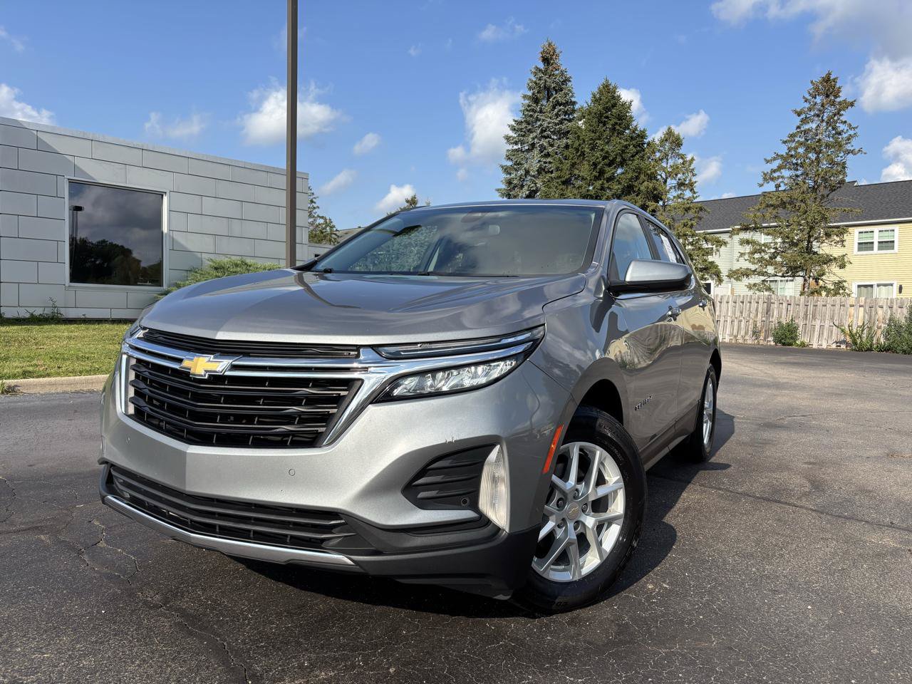 Used 2023 Chevrolet Equinox LT w/ Driver Convenience Package AWD/4WD image 1