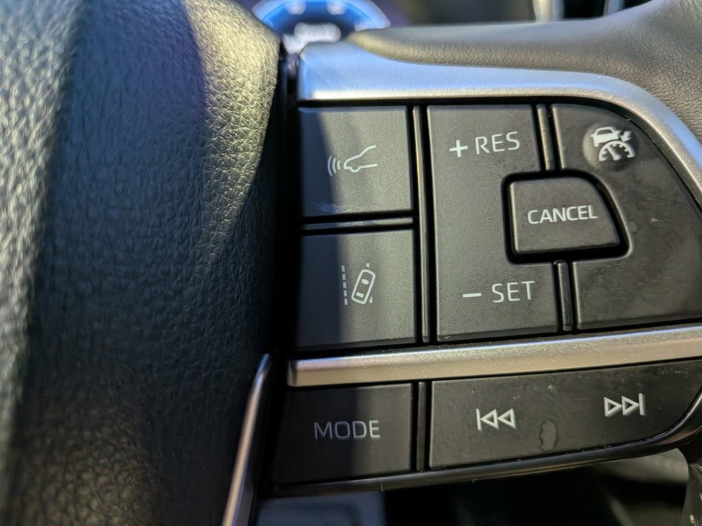 Used 2024 Toyota Highlander Platinum image 16