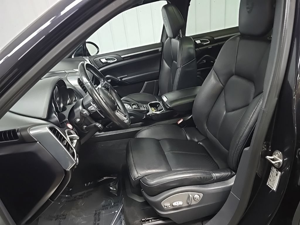 Used 2017 Porsche Cayenne Platinum Edition AWD/4WD image 32