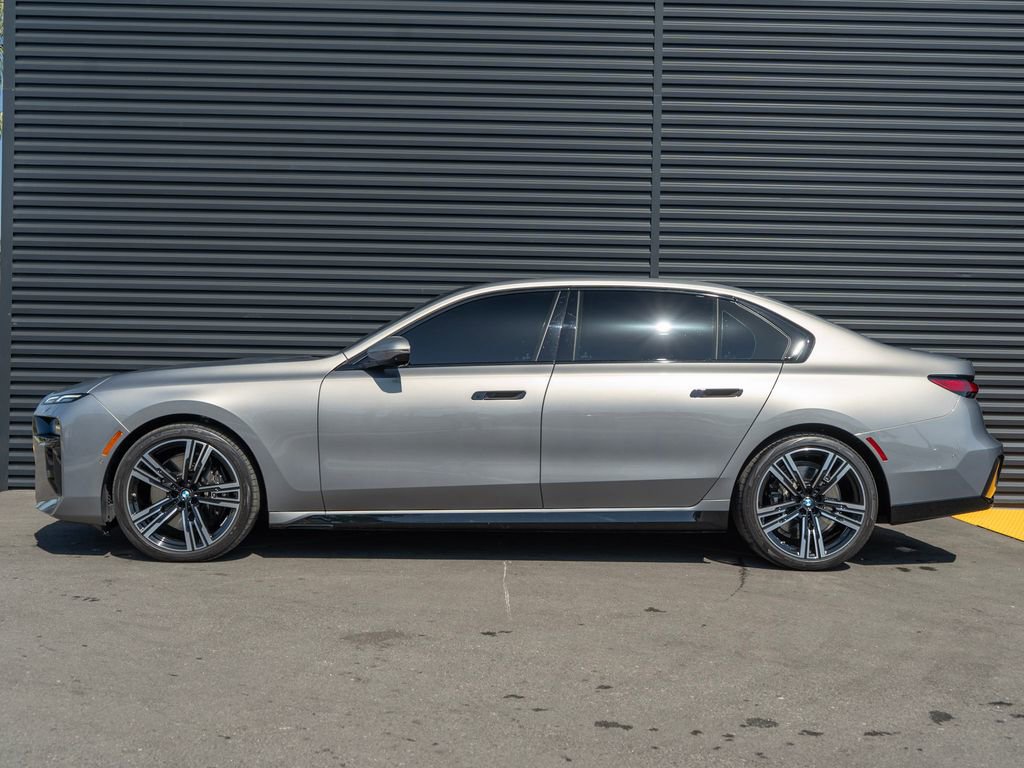 Used 2025 BMW 740i 740i image 2