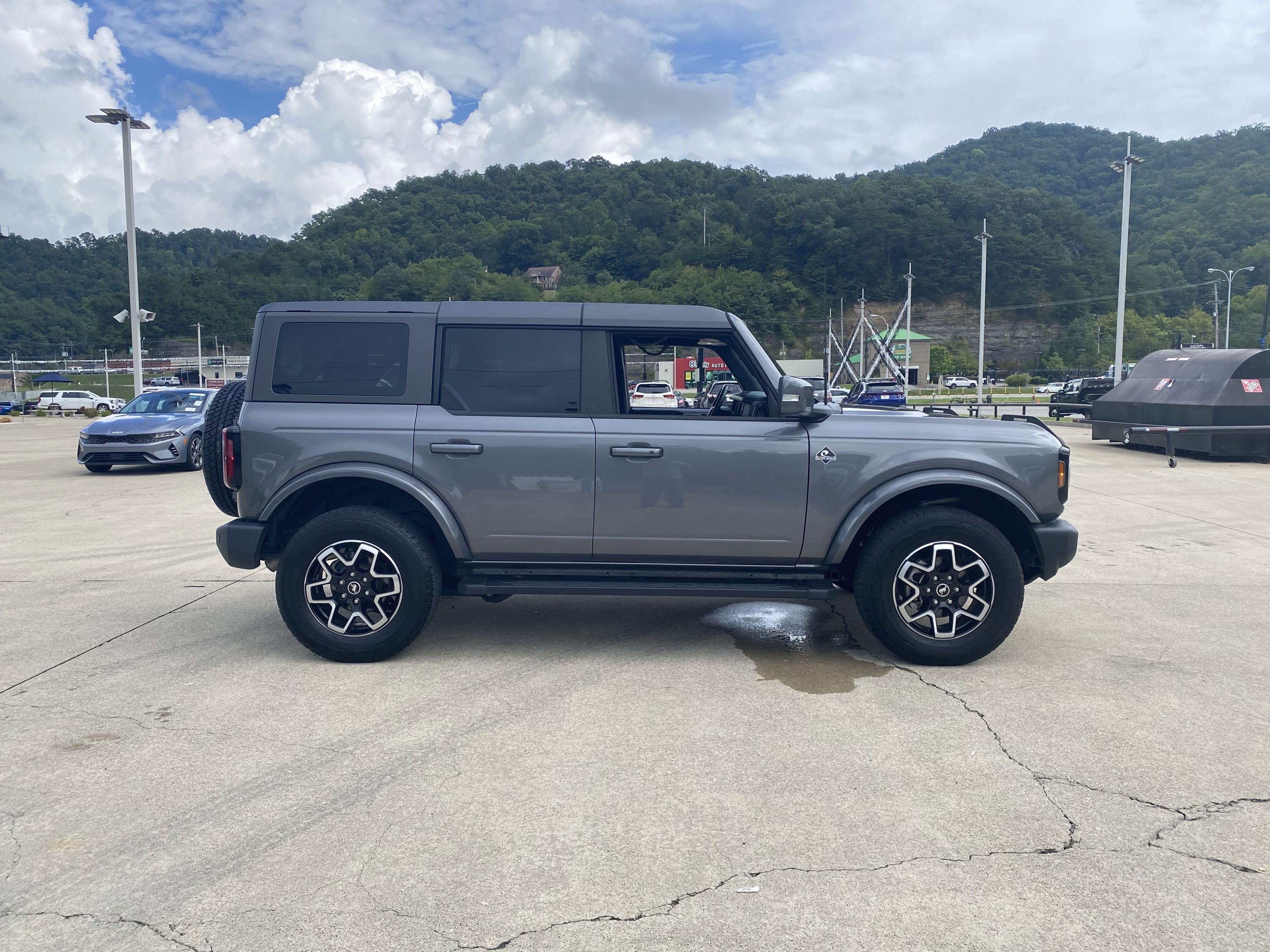 Used 2023 Ford Bronco Outer Banks image 37