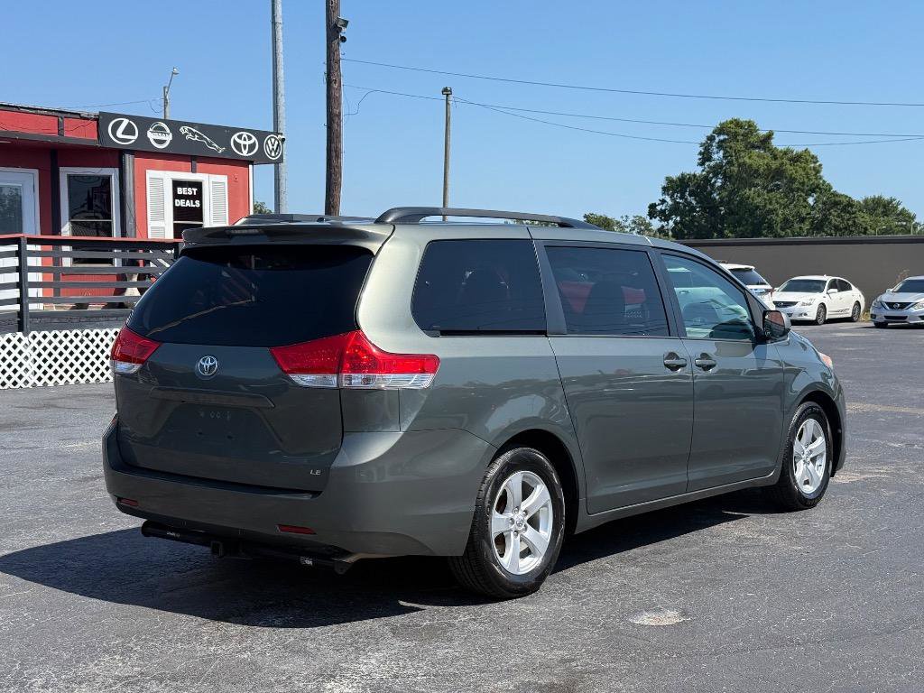 Used 2014 Toyota Sienna LE image 5