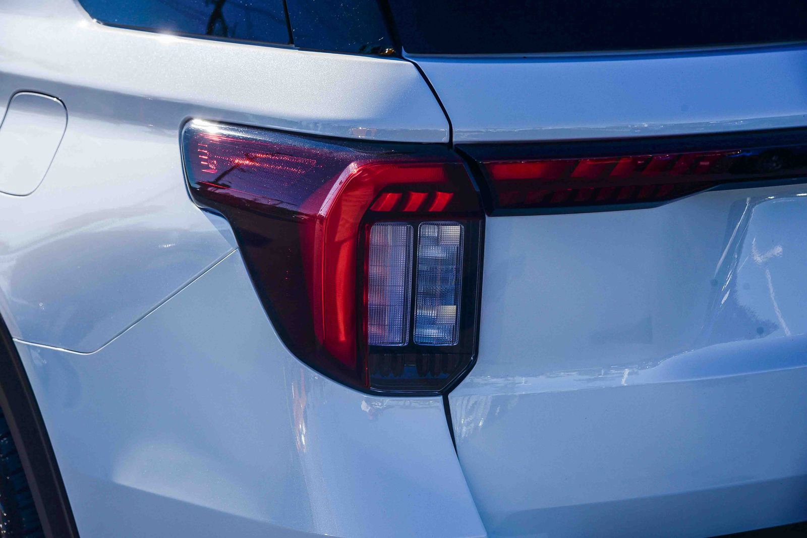 Used 2025 Ford Explorer ST w/ Sun And Sound Package image 7