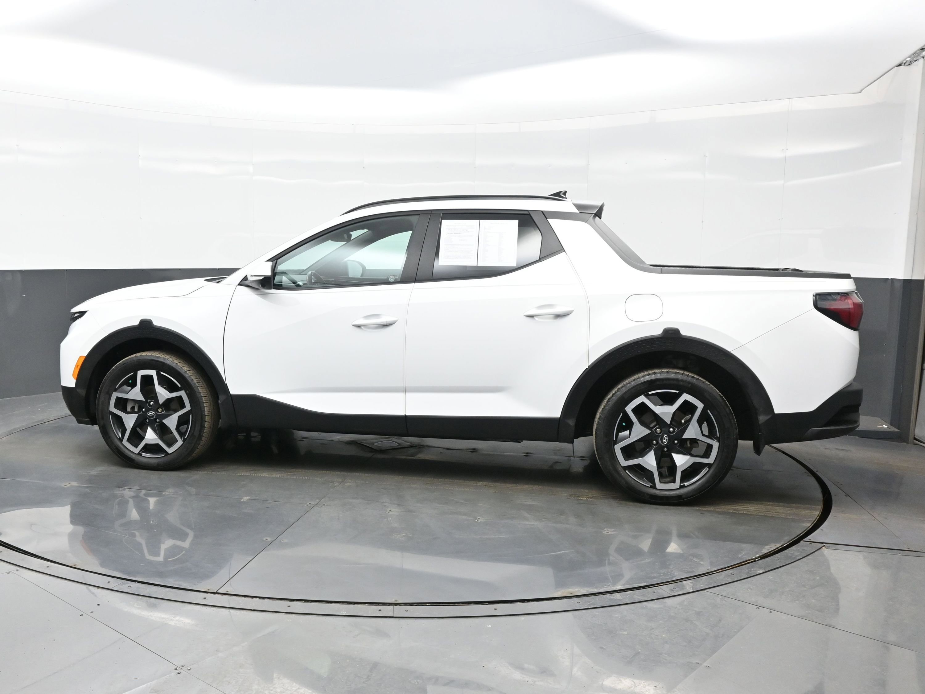 Certified 2023 Hyundai Santa Cruz Limited w/ Winter Package image 3