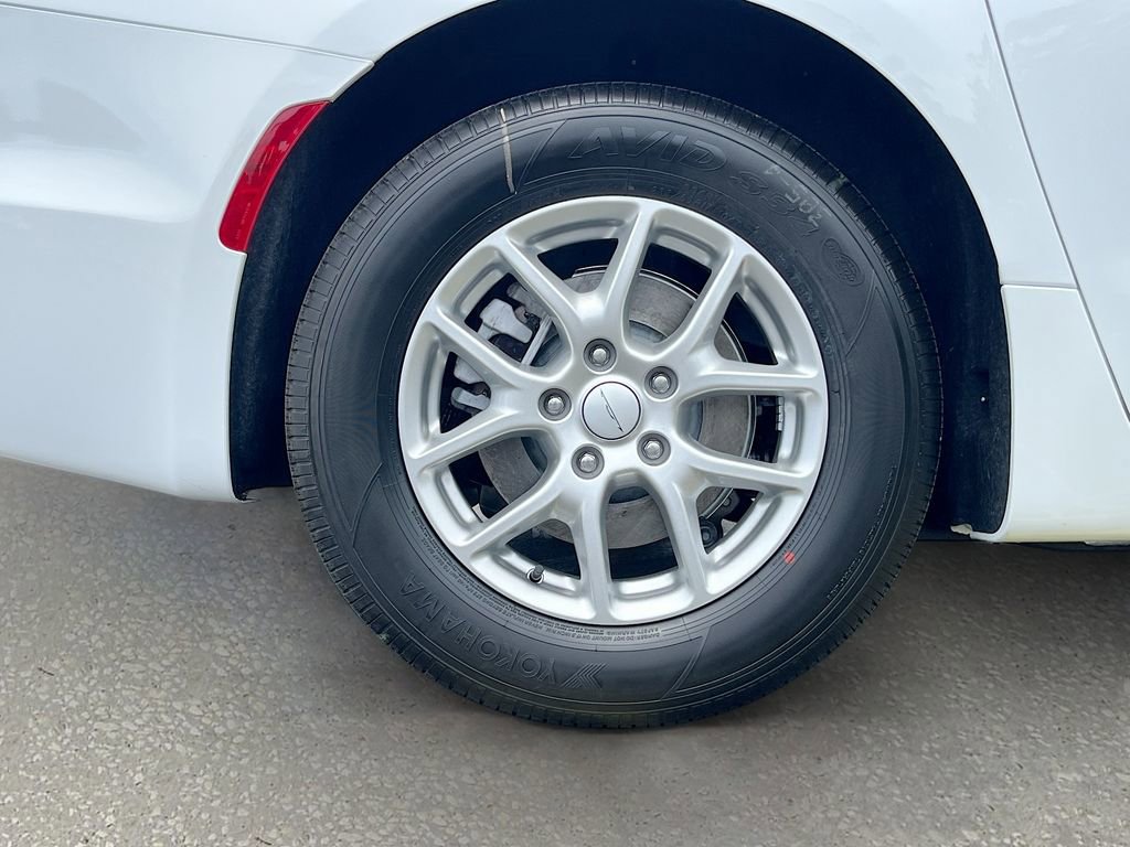 New 2027 Chrysler Pacifica Select FWD image 27