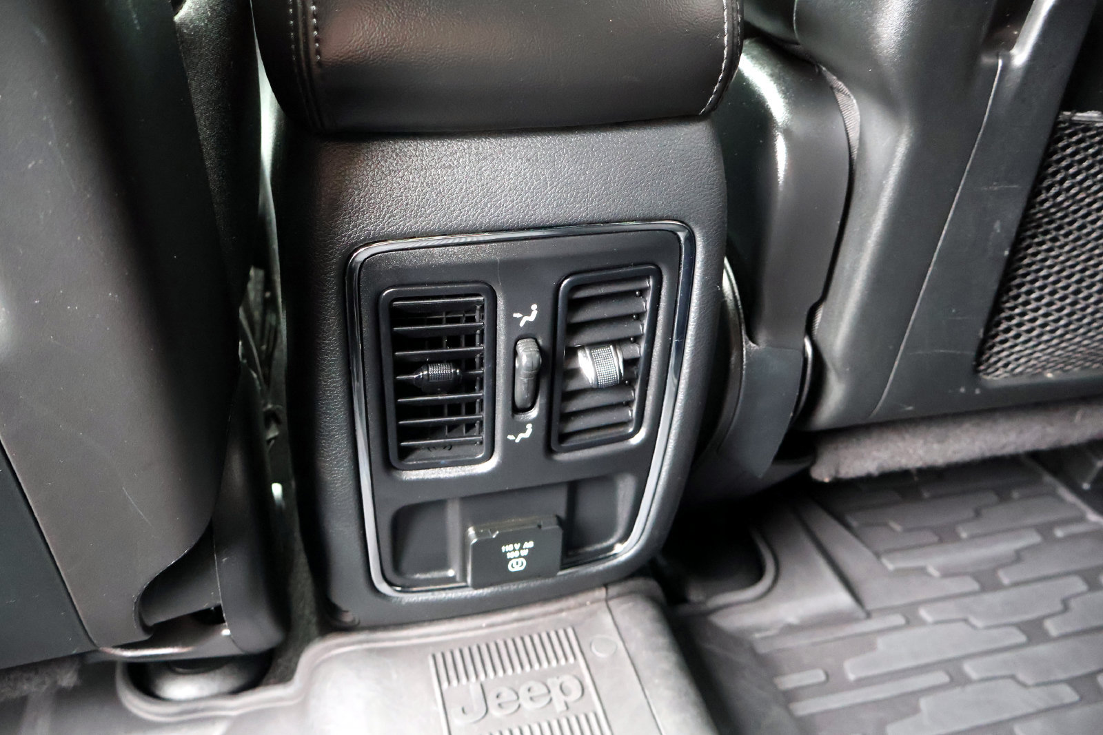 Used 2019 Jeep Grand Cherokee Altitude AWD/4WD image 15