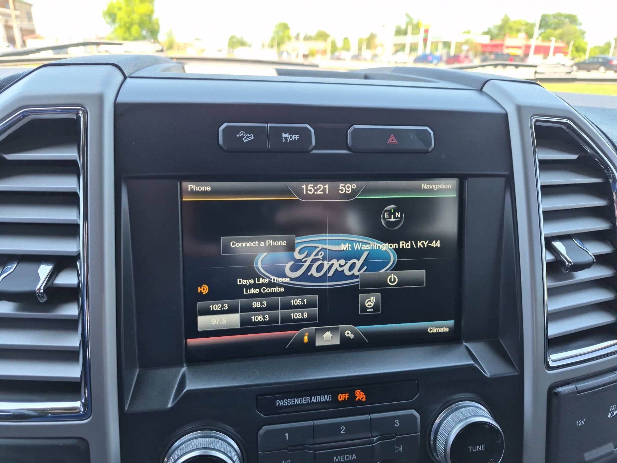 Used 2015 Ford F150 Lariat w/ Equipment Group 502A Luxury AWD/4WD image 19