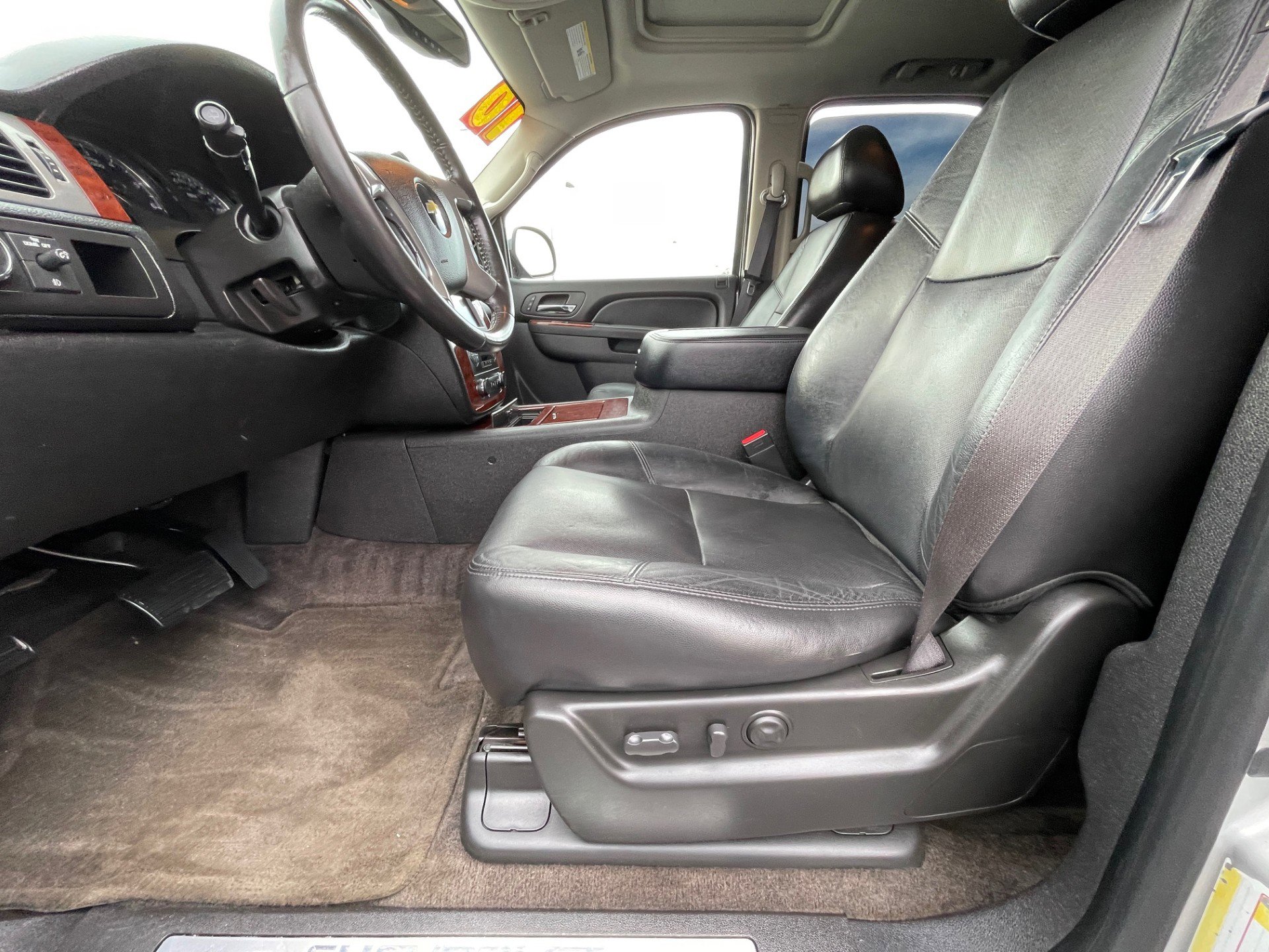 Used 2010 Chevrolet Tahoe LTZ RWD image 15
