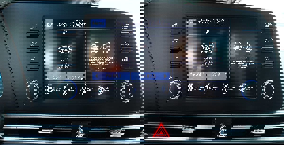 Used 2024 Hyundai Elantra SE image 45