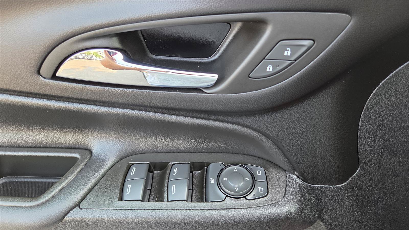 Used 2023 Chevrolet Equinox LT FWD image 14