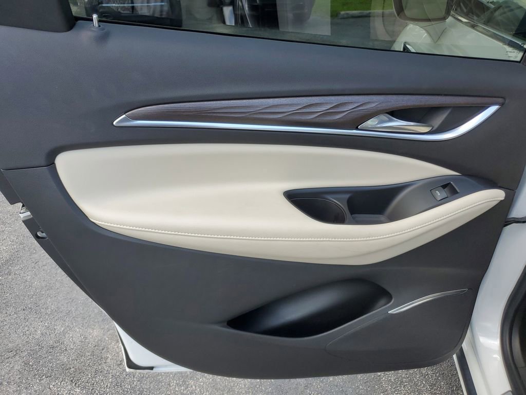 Used 2022 Buick Enclave Avenir image 9