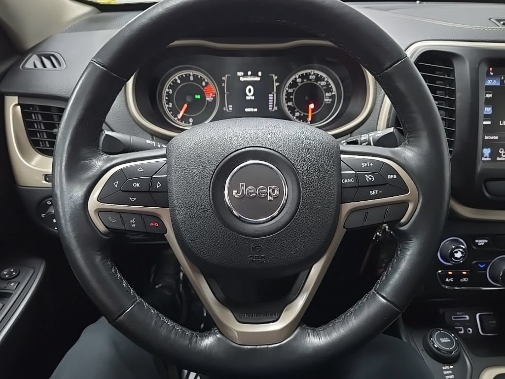 Used 2016 Jeep Cherokee Latitude w/ Cold Weather Group AWD/4WD image 18