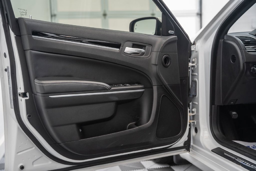Used 2021 Chrysler 300 S RWD image 42