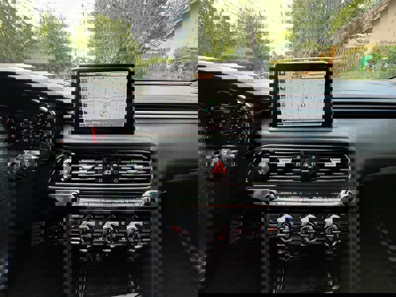 Used 2019 Genesis G70 2.0T Advanced w/ Sport Package image 15