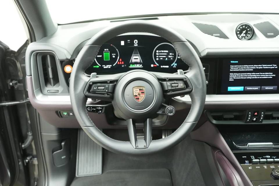 Certified 2025 Porsche Cayenne E-Hybrid AWD/4WD image 13