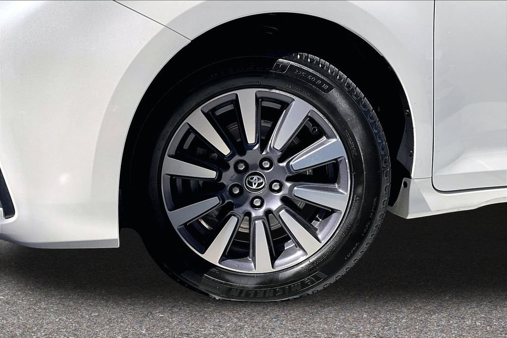 Used 2018 Toyota Sienna XLE AWD/4WD image 36