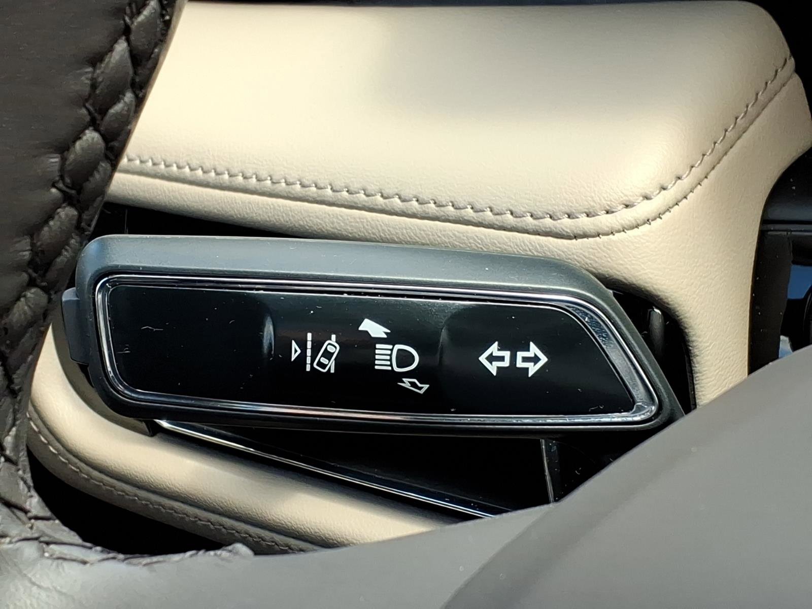 Used 2023 Lincoln Nautilus Reserve AWD/4WD image 23