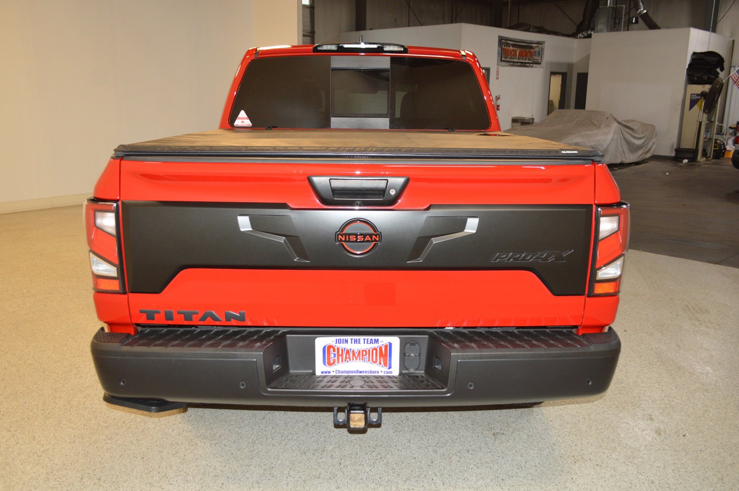 Used 2024 Nissan Titan PRO-4X w/ Pro-4x Convenience Package image 4