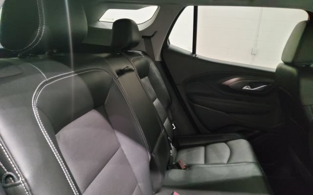 Used 2024 GMC Terrain SLT AWD/4WD image 17