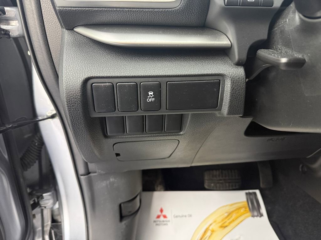 Used 2018 Mitsubishi Eclipse Cross ES image 26