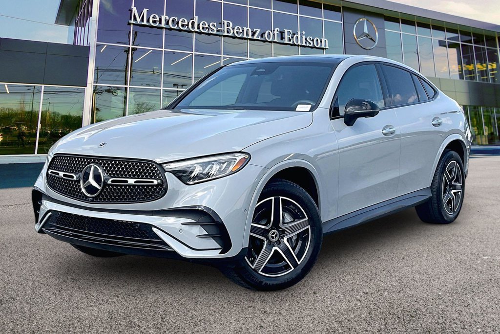 Certified 2025 Mercedes-Benz GLC 300 4MATIC w/ AMG Line image 9