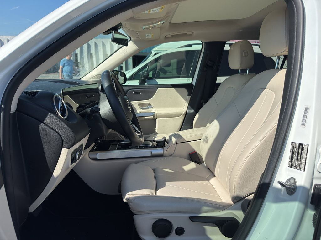Used 2022 Mercedes-Benz GLB 250 w/ Premium Package Lite image 5