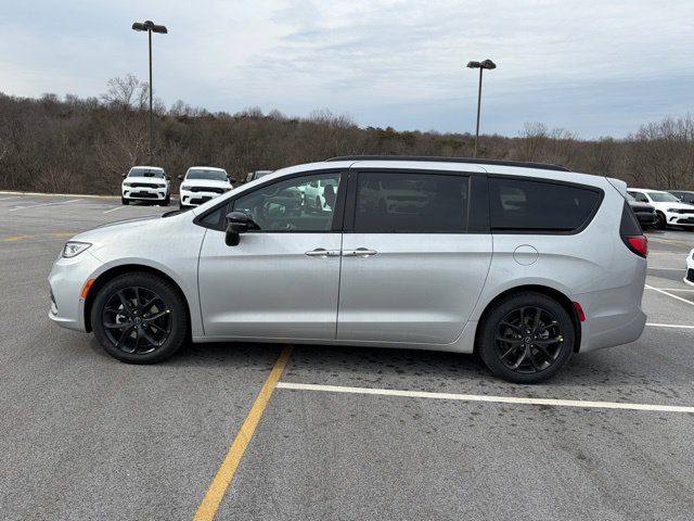 New 2026 Chrysler Pacifica Limited w/ S Appearance Package FWD image 4