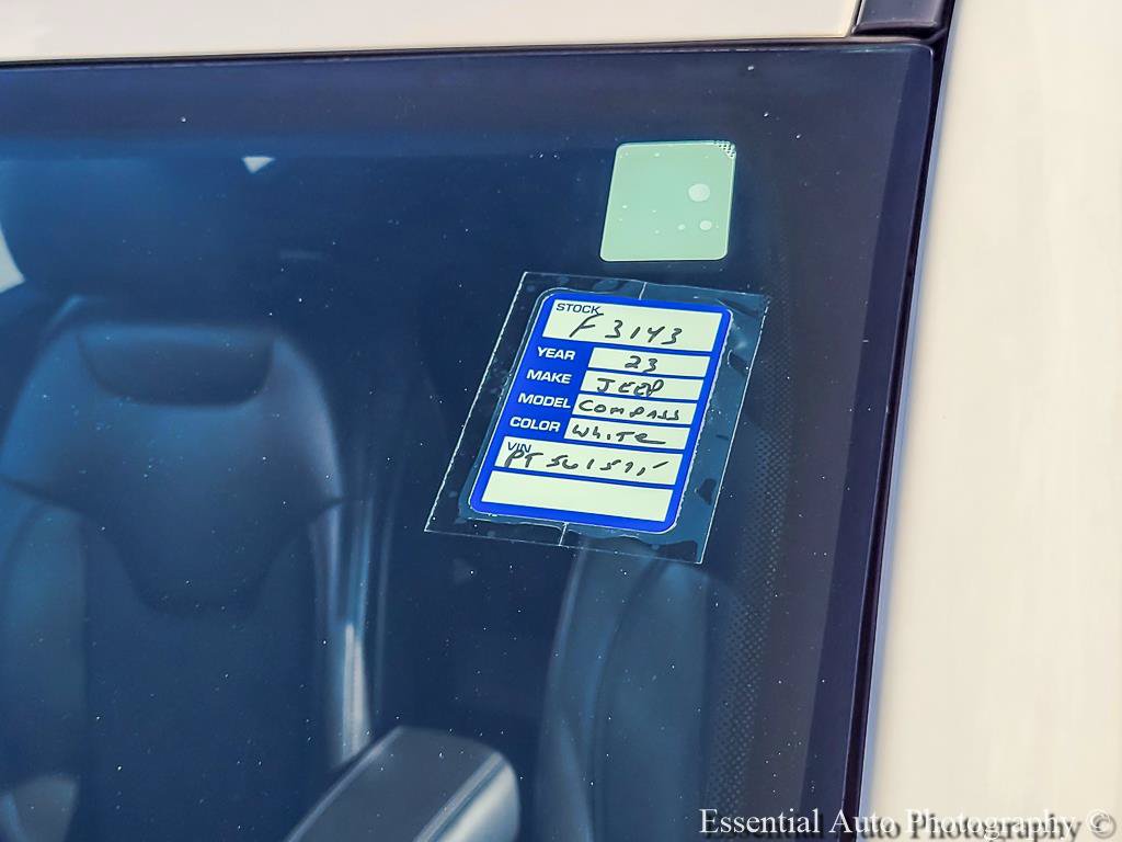 Used 2023 Jeep Compass Latitude AWD/4WD image 34