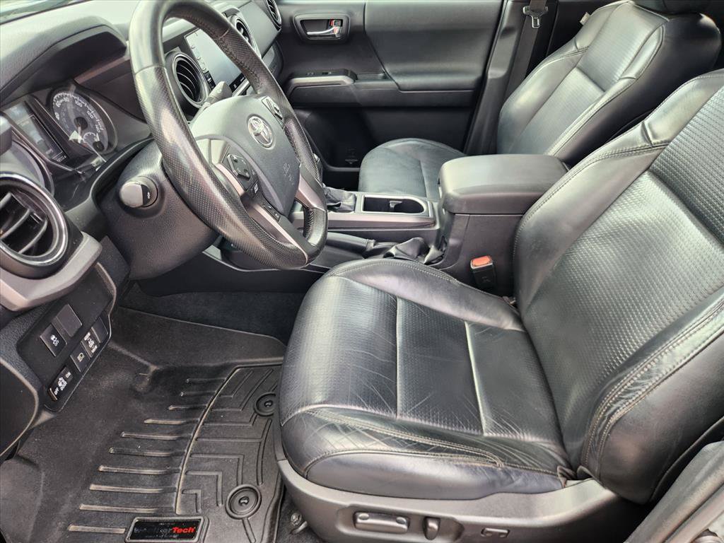 Used 2020 Toyota Tacoma TRD Sport w/ TRD Premium Sport Package AWD/4WD image 12