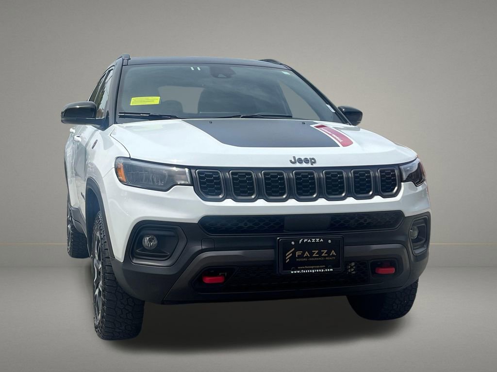 Used 2025 Jeep Compass Trailhawk AWD/4WD image 6