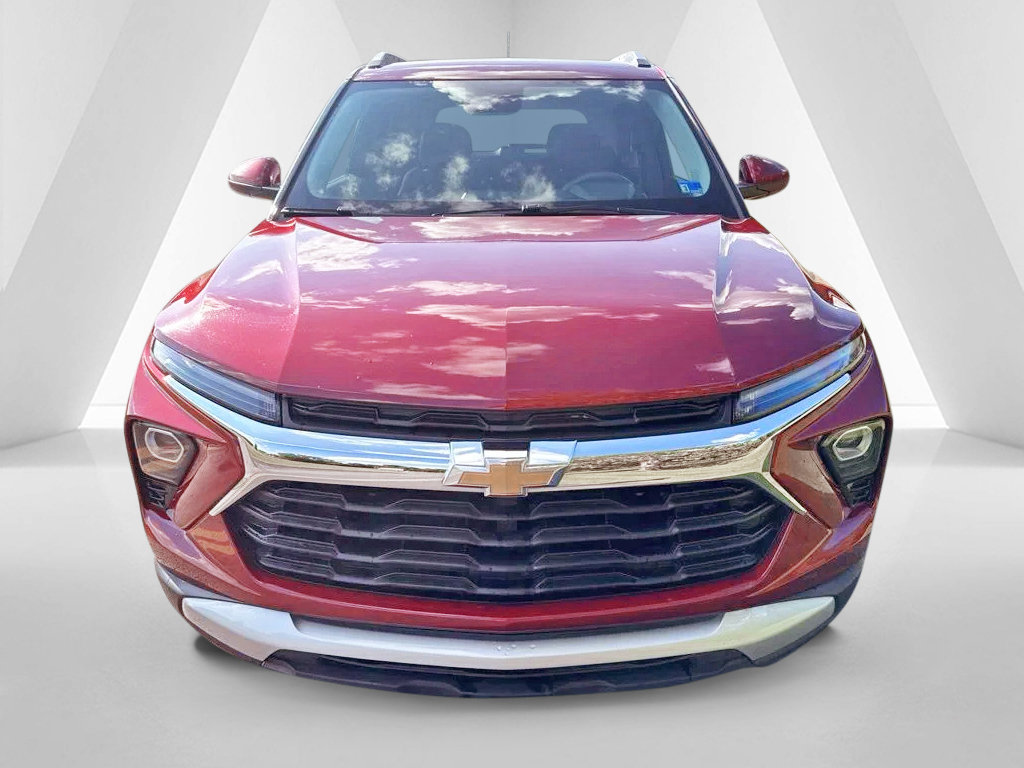 Used 2025 Chevrolet TrailBlazer LT FWD image 2