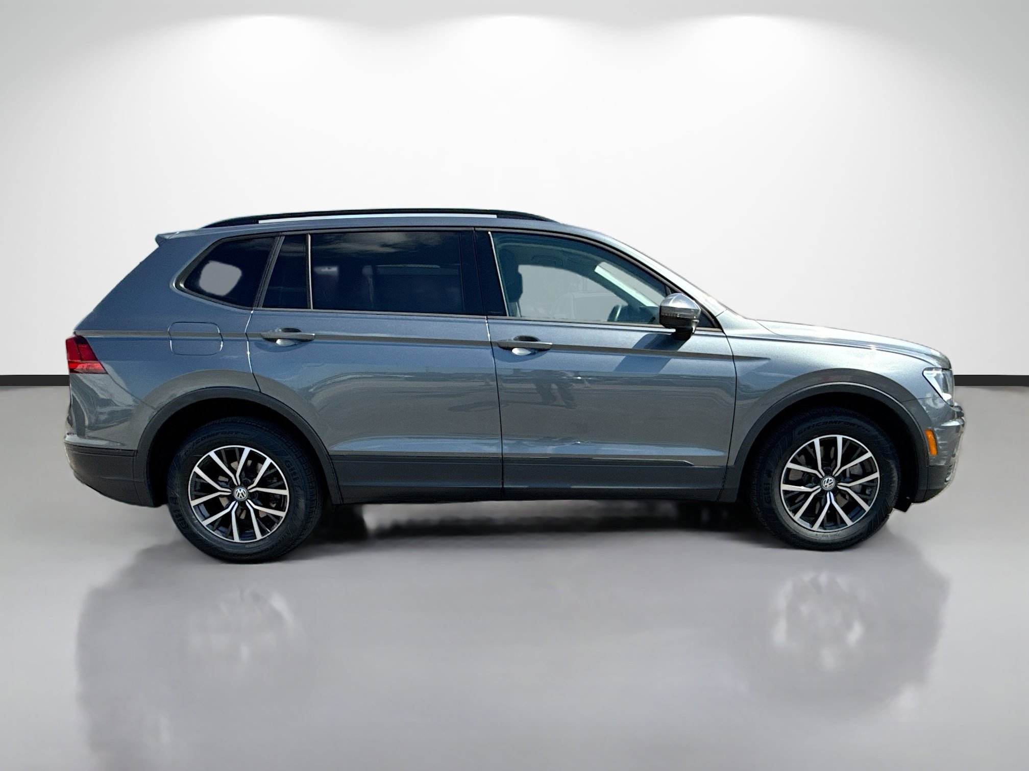 Used 2021 Volkswagen Tiguan S FWD image 2