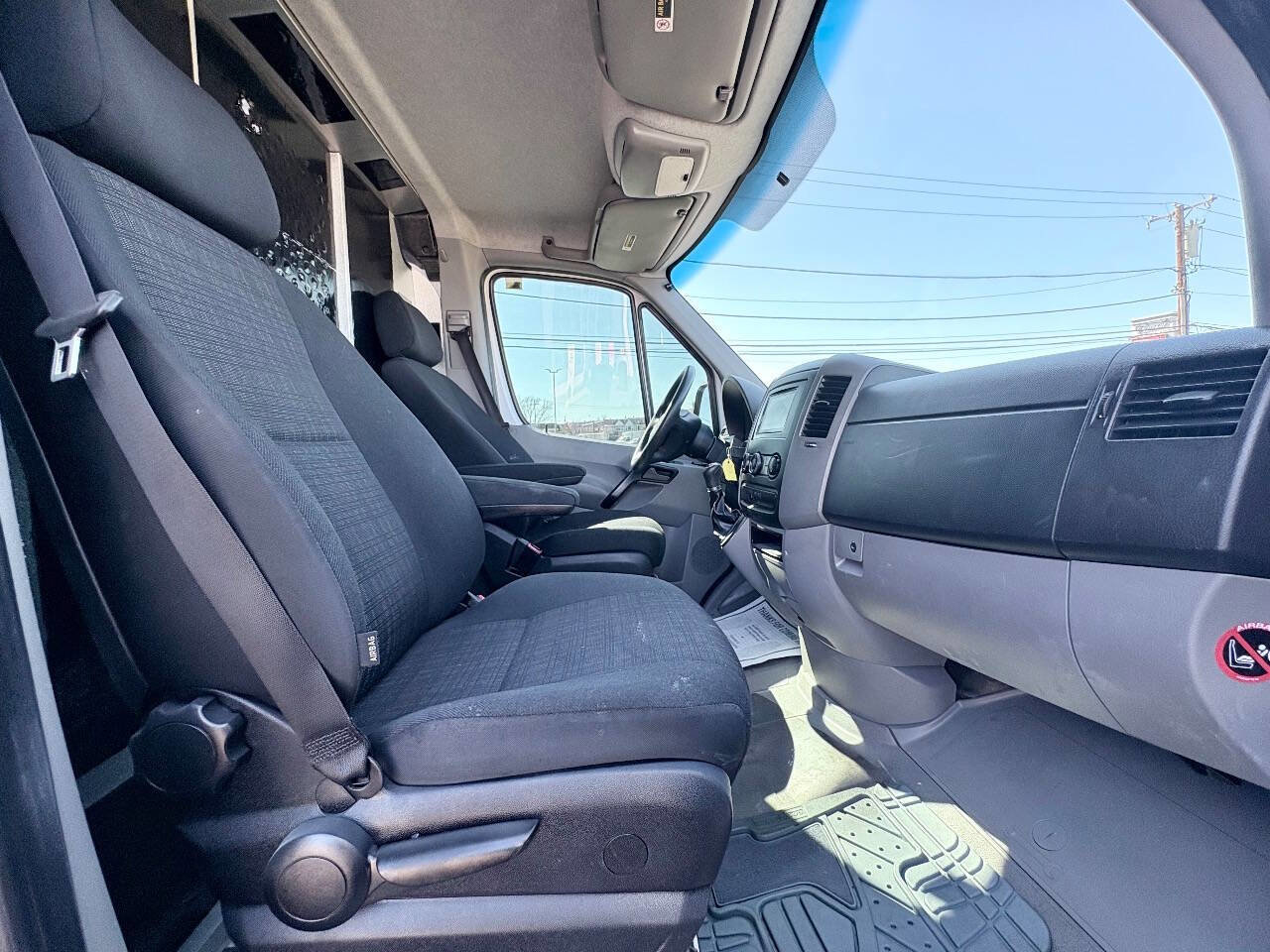 Used 2017 Mercedes-Benz Sprinter 2500 image 26
