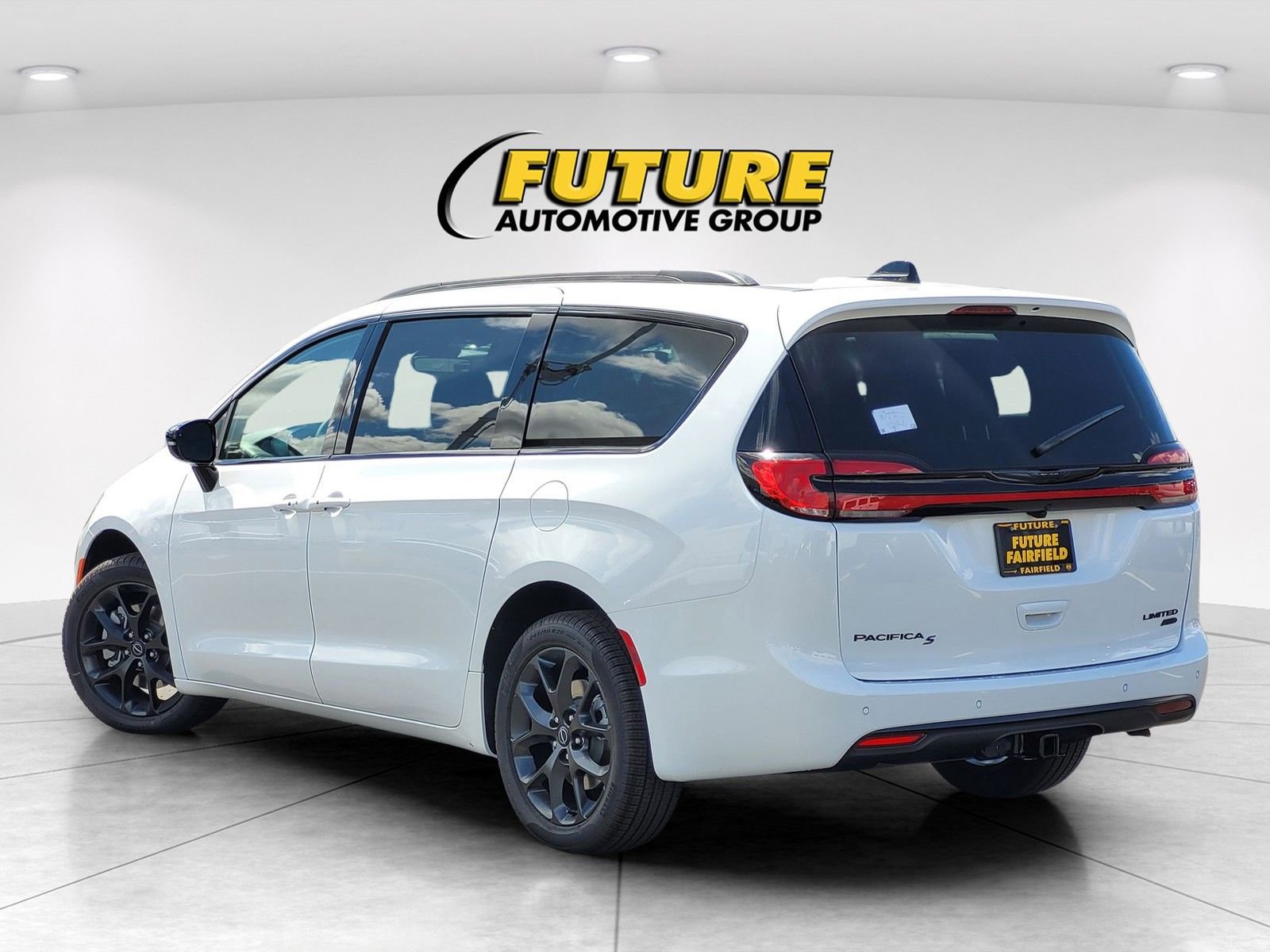 New 2026 Chrysler Pacifica Limited w/ S Appearance Package image 6