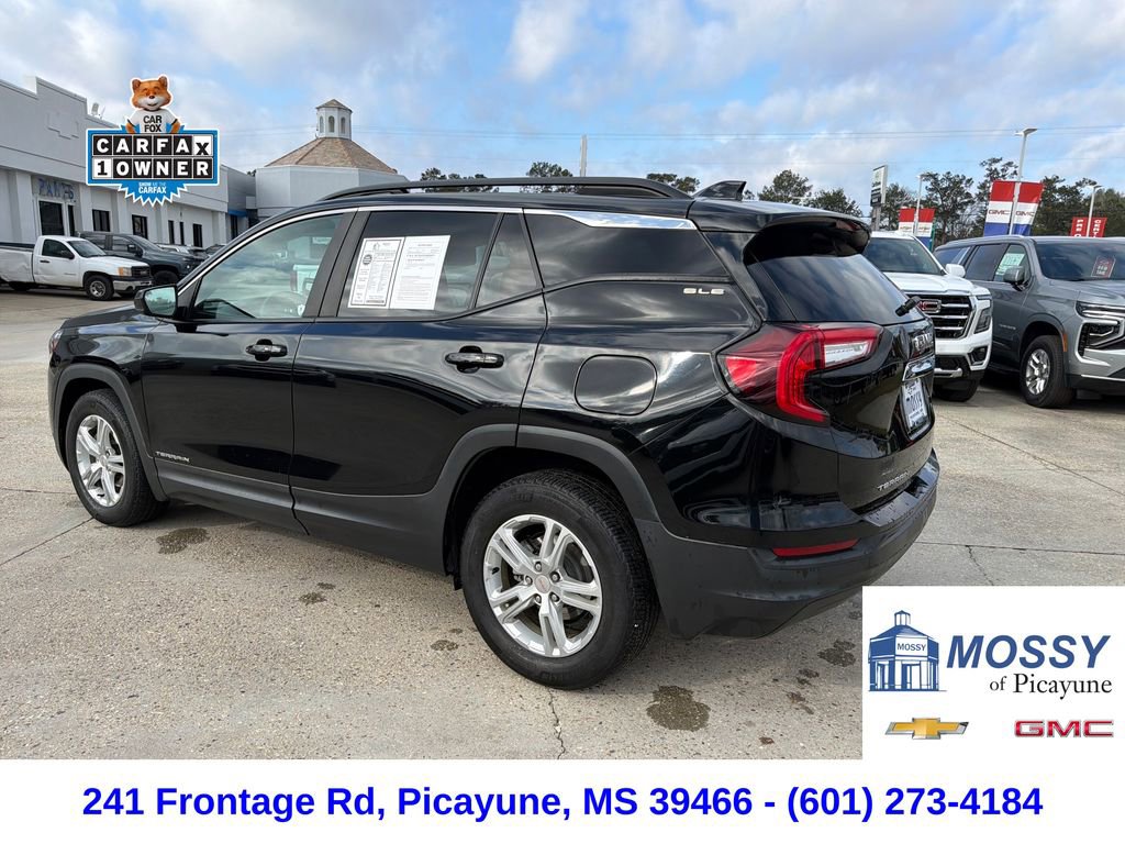 Used 2022 GMC Terrain SLE w/ Driver Convenience Package image 3