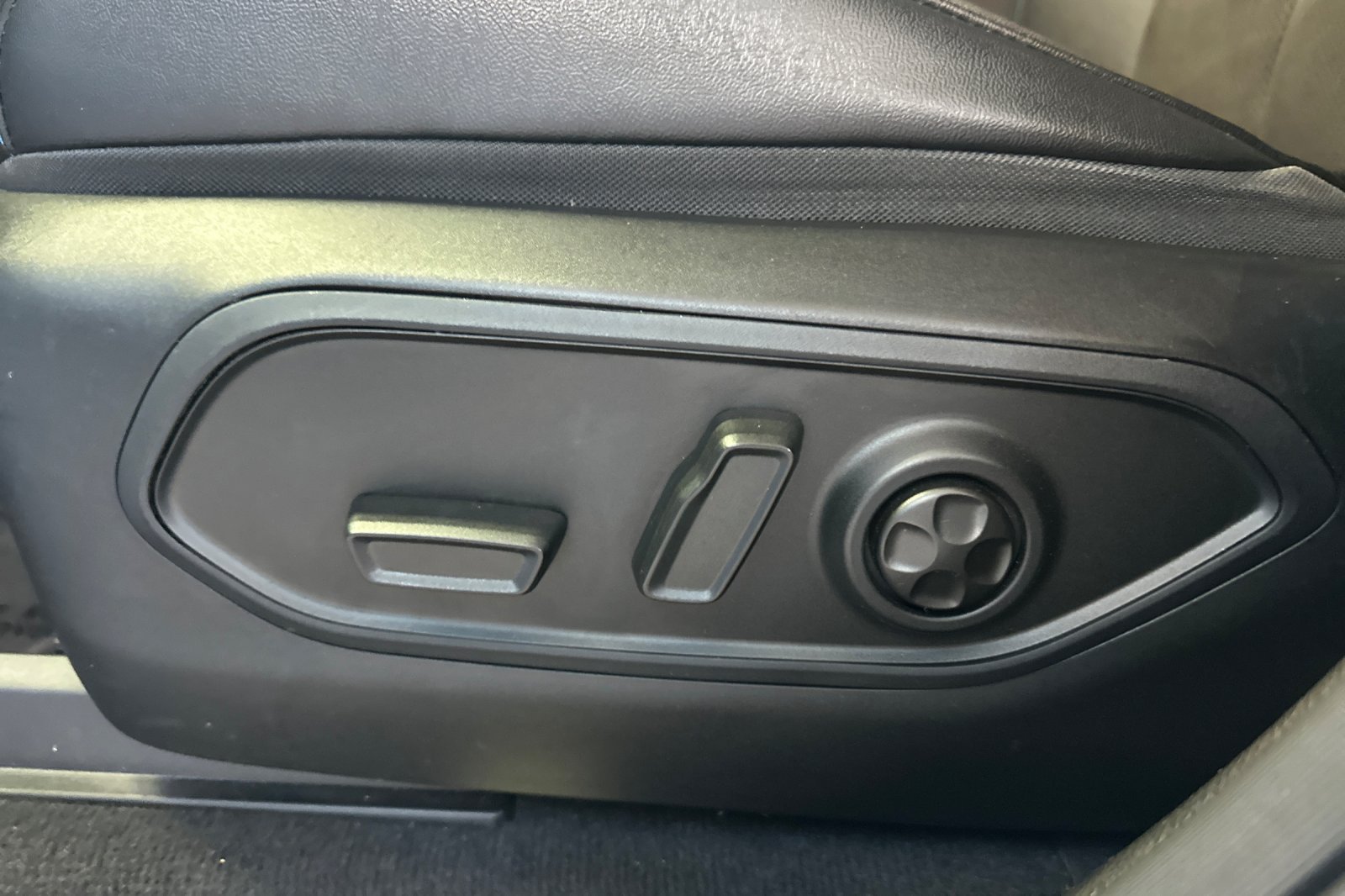 Used 2023 Jeep Grand Cherokee Trailhawk AWD/4WD image 12