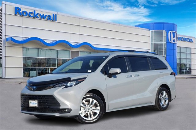 Used 2023 Toyota Sienna XLE Woodland Edition