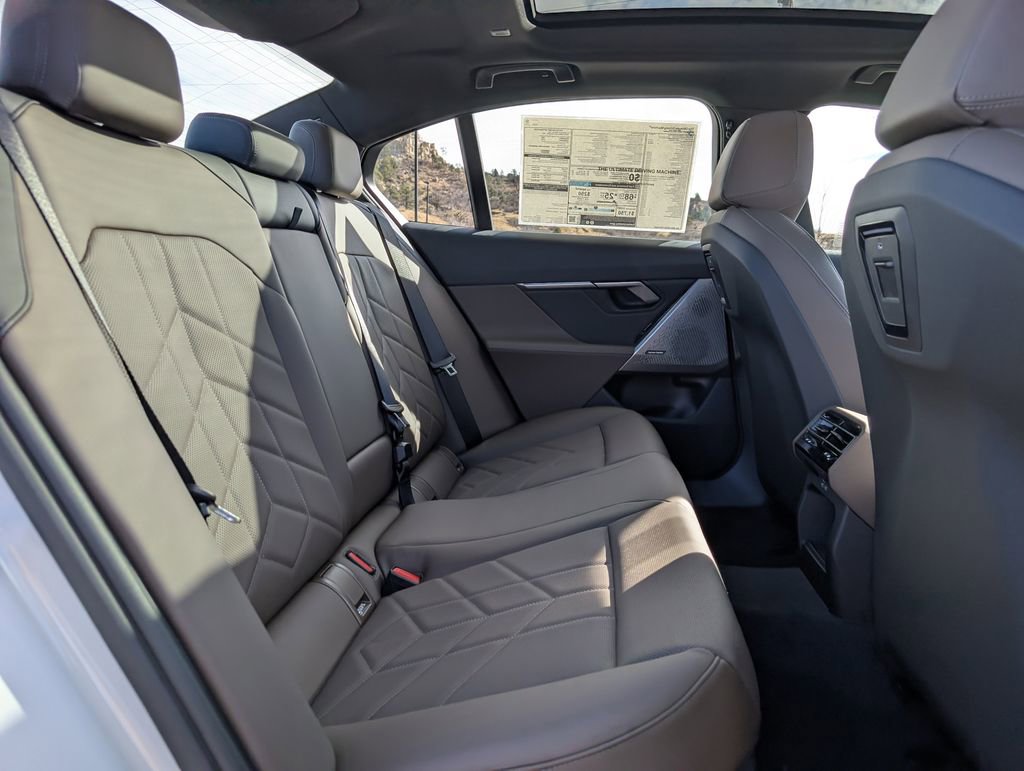 New 2026 BMW 550e xDrive w/ Premium Package image 20