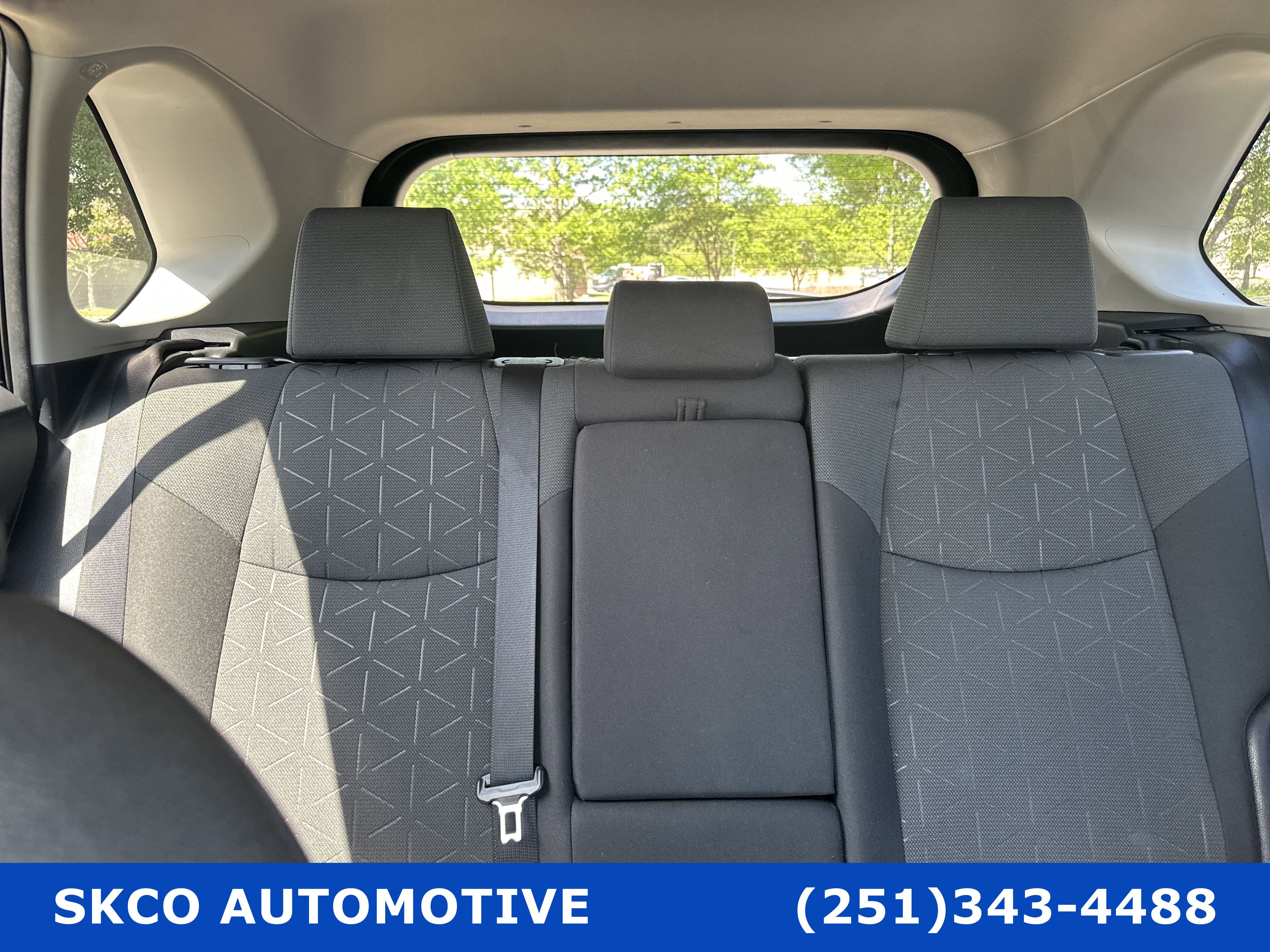 Used 2022 Toyota RAV4 XLE w/ Convenience Package FWD image 27