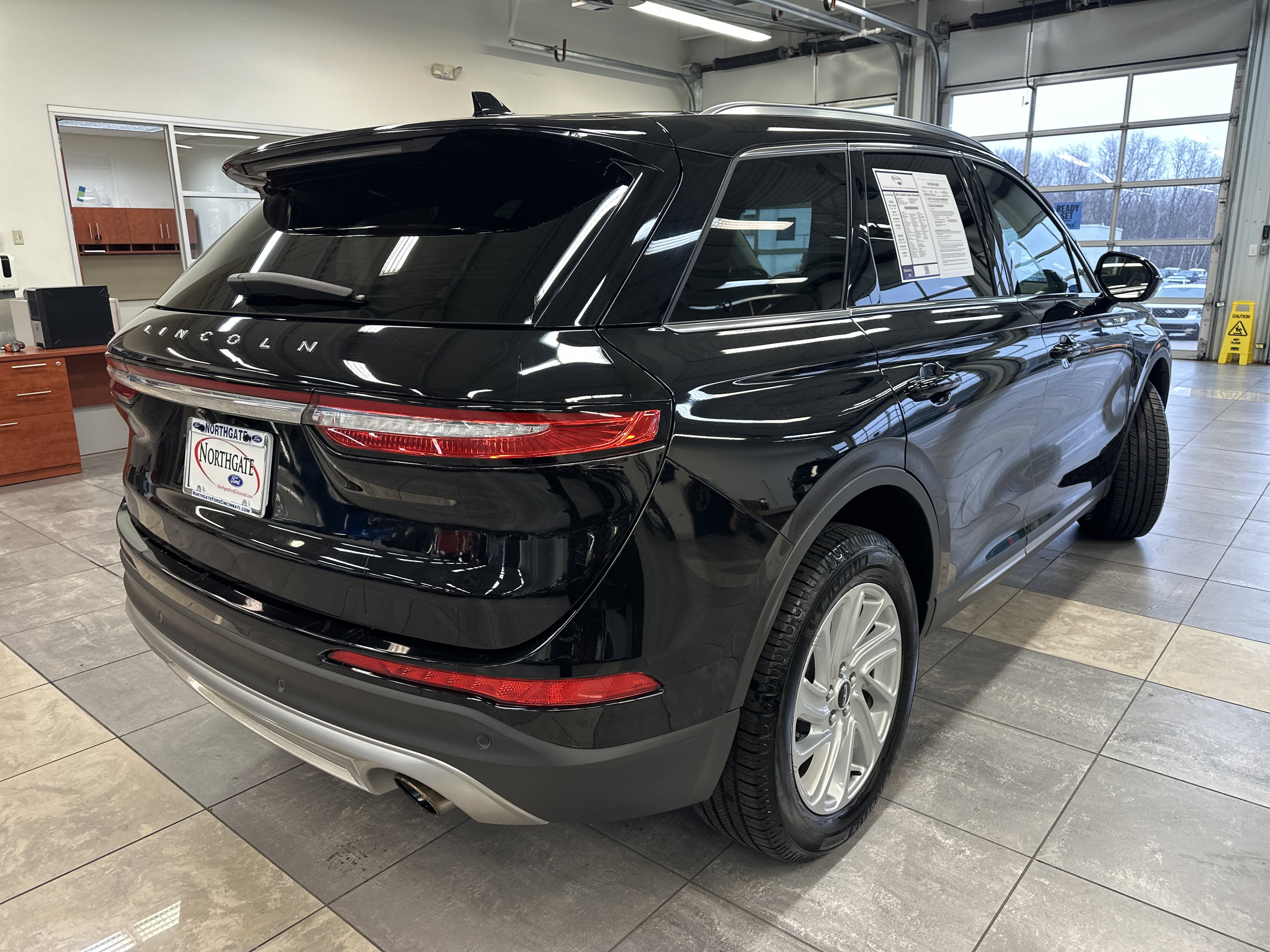 Used 2021 Lincoln Corsair AWD image 10