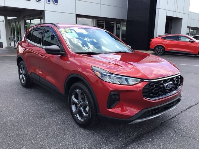 Certified 2025 Ford Escape ST-Line w/ Cold Weather Package AWD/4WD image 1