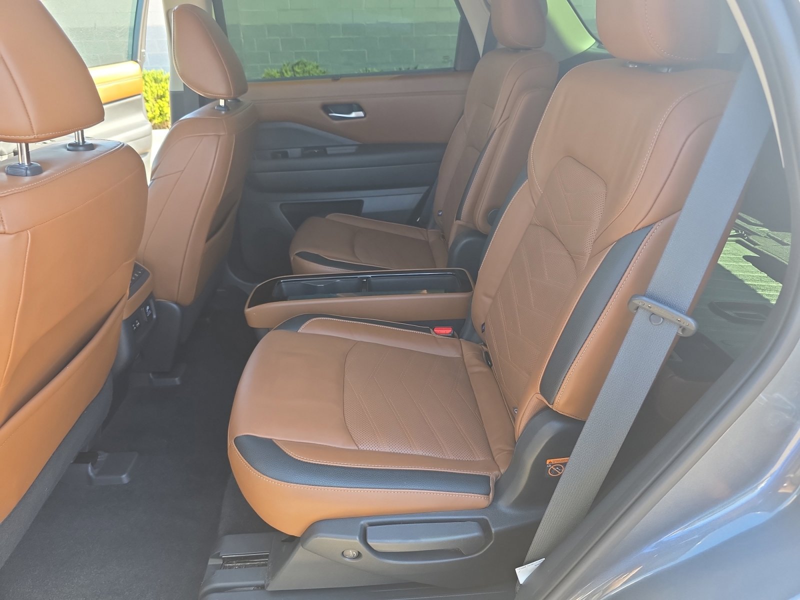 Used 2022 Nissan Pathfinder Platinum w/ Cargo Package AWD/4WD image 17