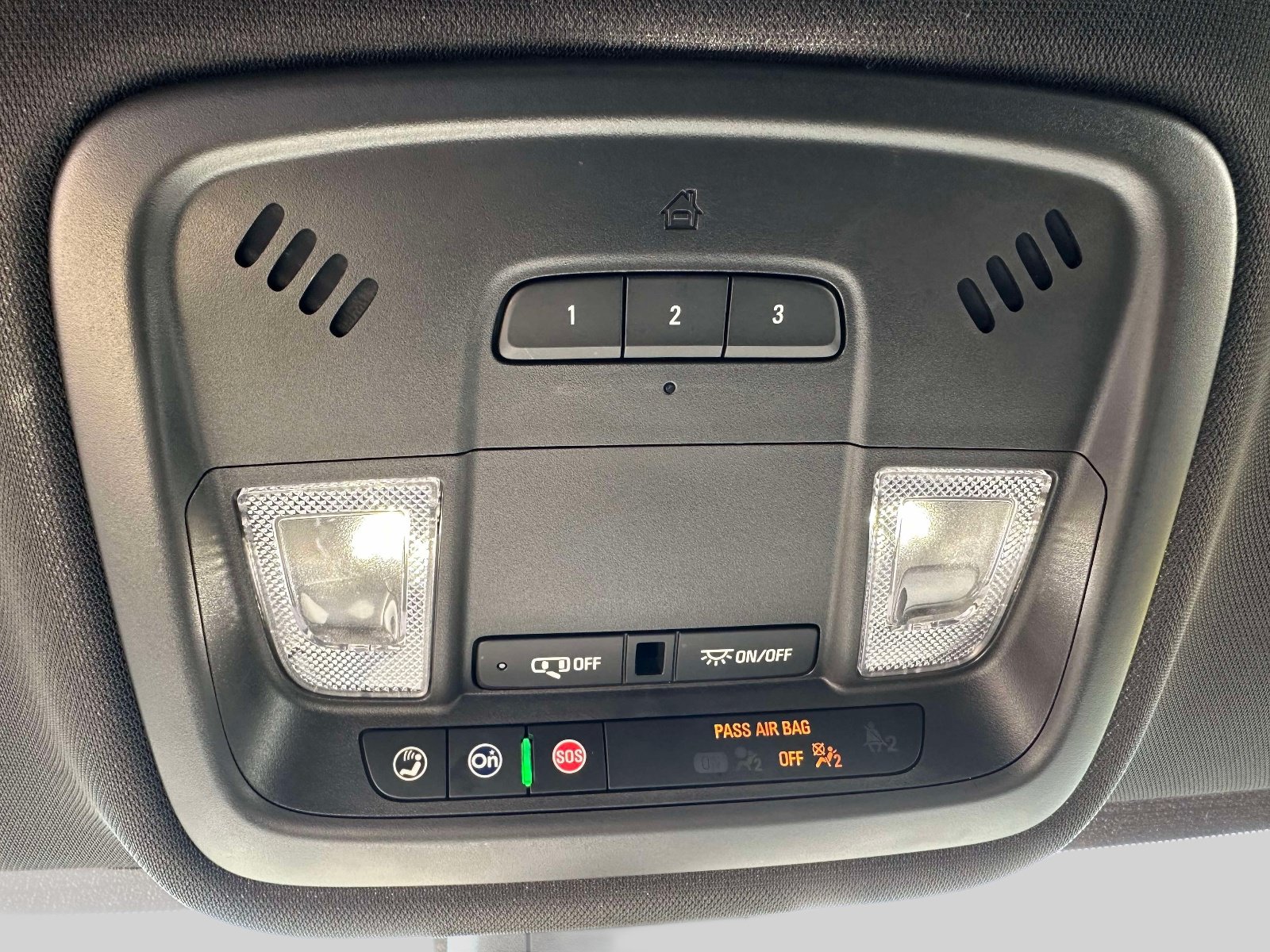 Used 2023 Chevrolet Traverse LT FWD image 33