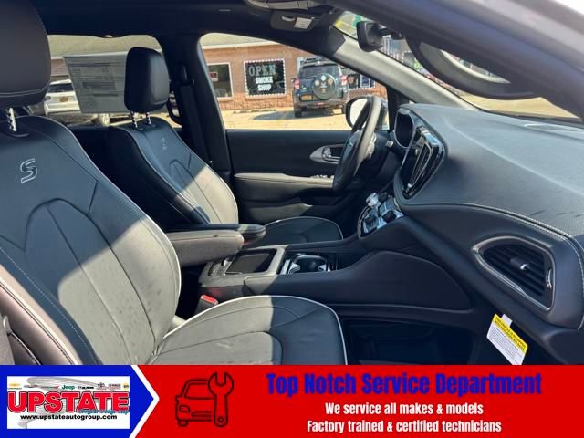 New 2026 Chrysler Pacifica Limited image 11