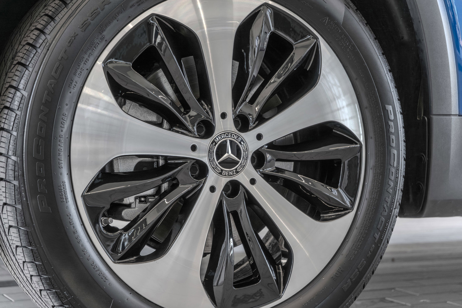 Used 2025 Mercedes-Benz GLB 250 4MATIC image 33