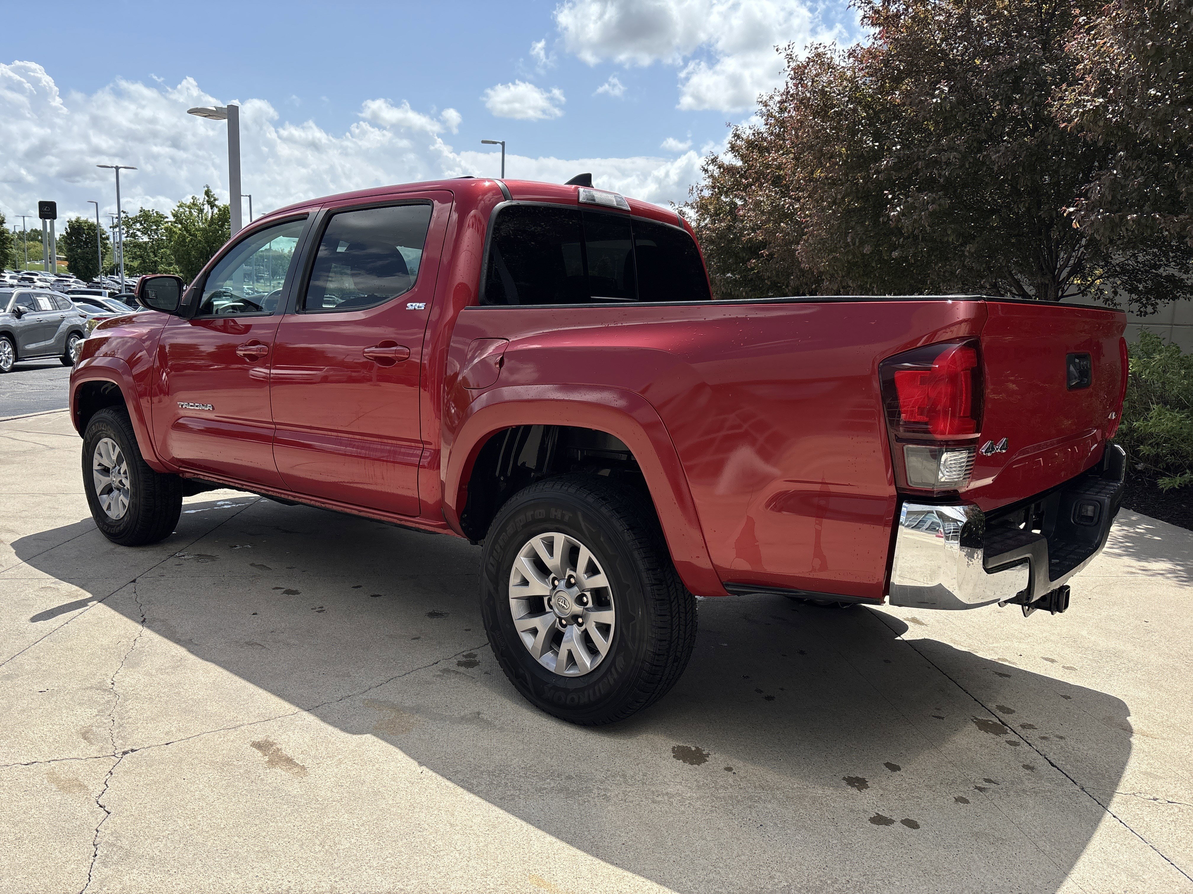 Used 2019 Toyota Tacoma SR5 AWD/4WD image 7
