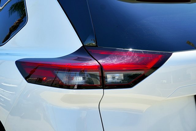 Used 2024 Nissan Rogue SL w/ SL Premium Package FWD image 8
