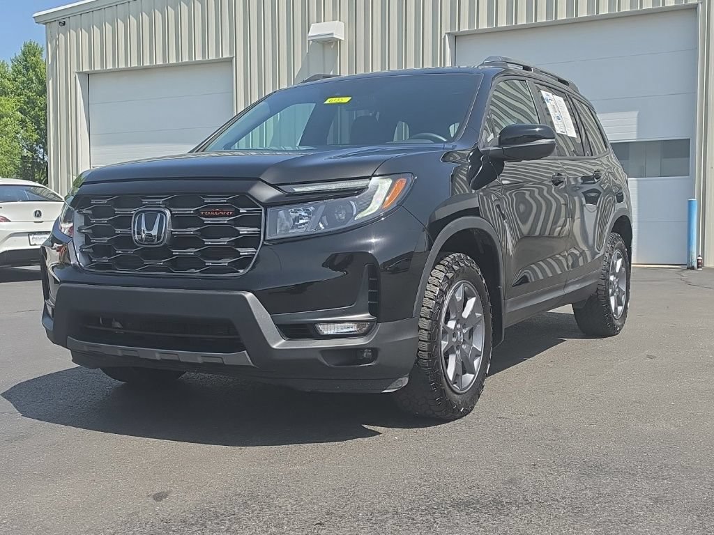 Certified 2025 Honda Passport TrailSport image 3